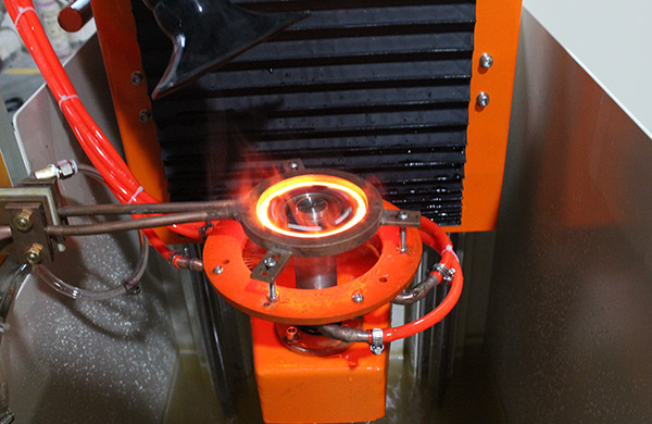 齒輪自動(dòng)高頻淬火機(jī)